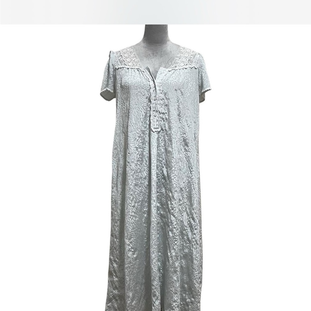 Christian Dior Elegant Lace Trim Nightgown